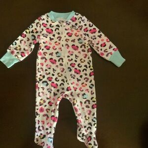 (MB) Under Armour Colorful Leopard Print Baby Girl Sleeper Size 6 mo